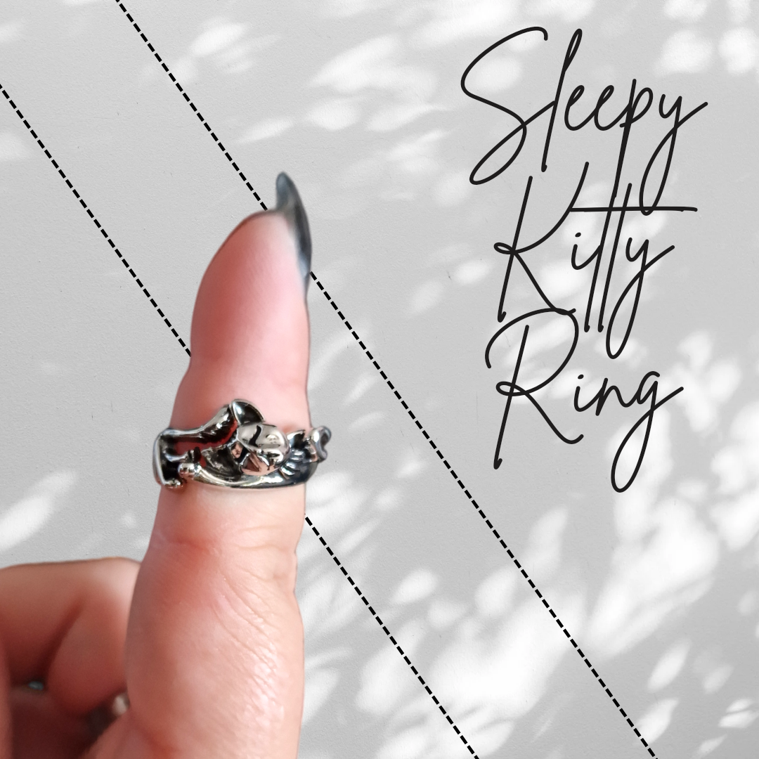 Sleepy Kitty Ring